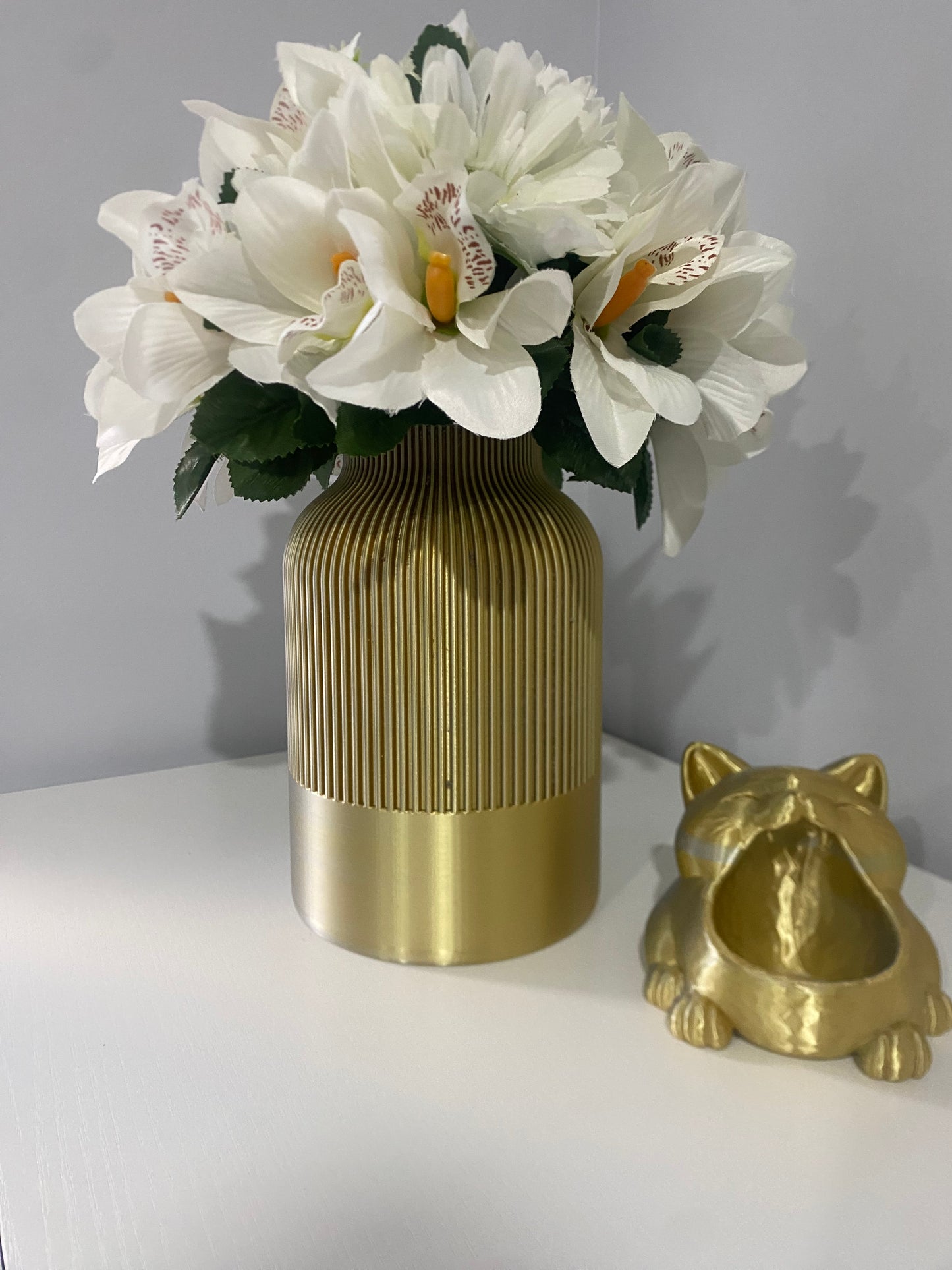 Ribbed & Ready Vase with flowers