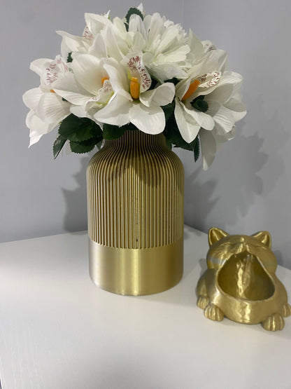 Ribbed & Ready Vase with flowers